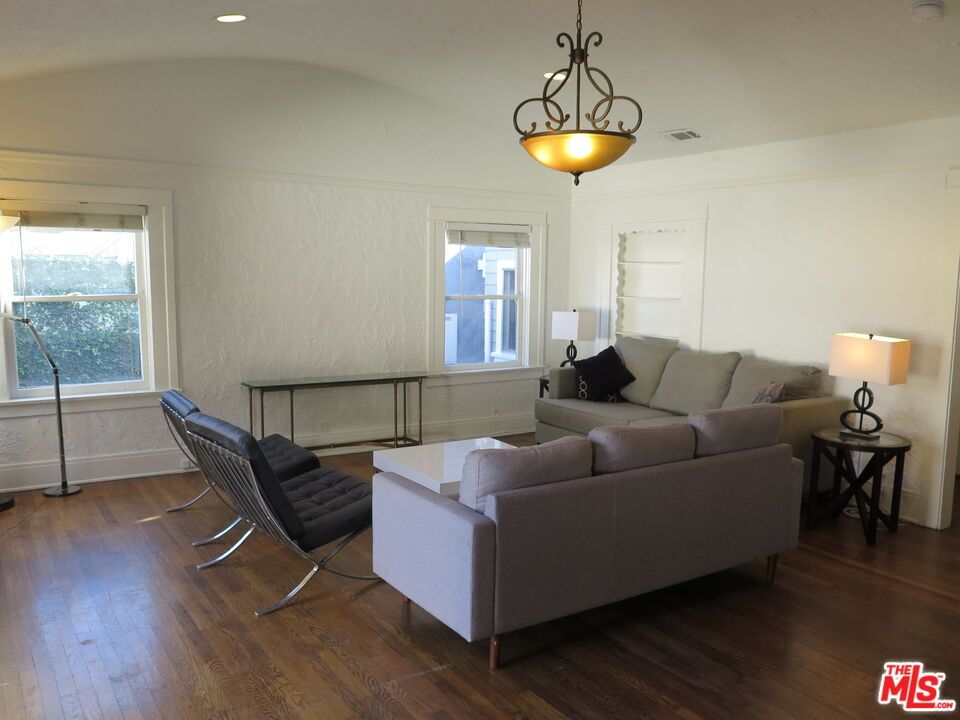 Interior, Living room, Pendant Lights, Recessed Lighting, Wood Texture Flooring