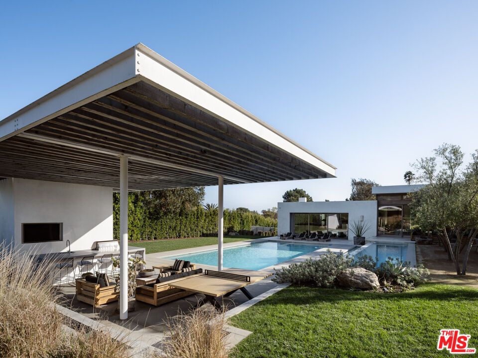 Exterior, Pool