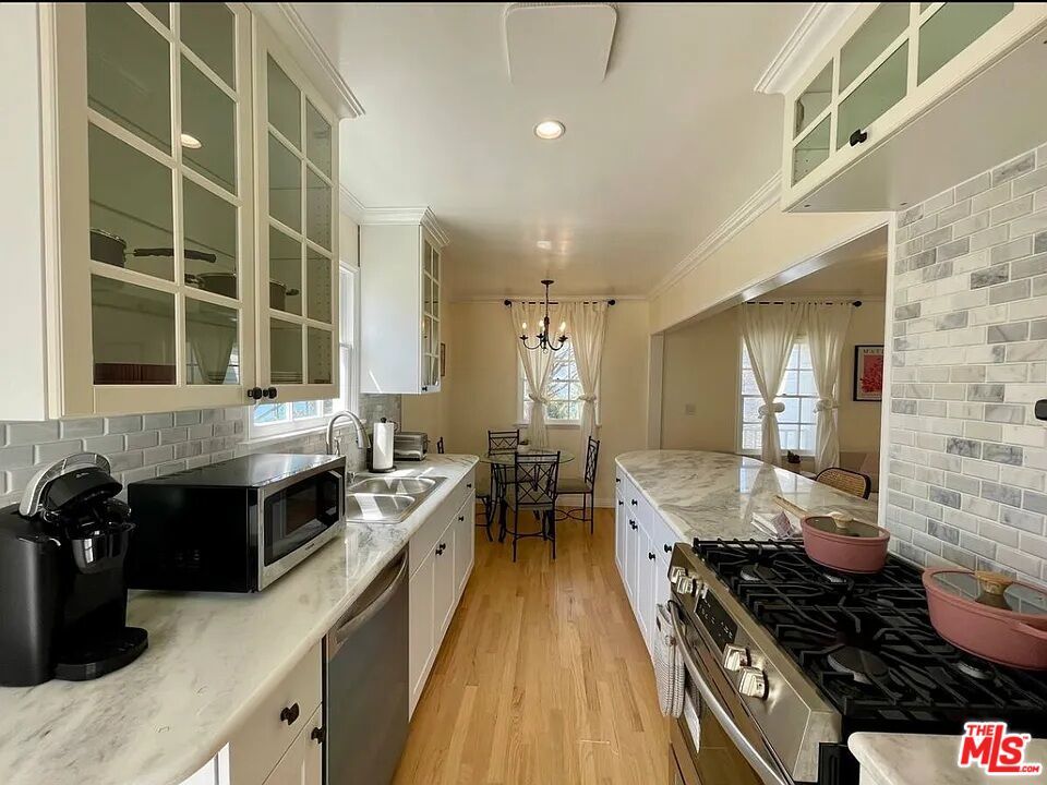 Dining room, Interior, Kitchen, Pendant Lights, Recessed Lighting, Stainless Steel Appliances, Stone Walls, Wood Texture Flooring