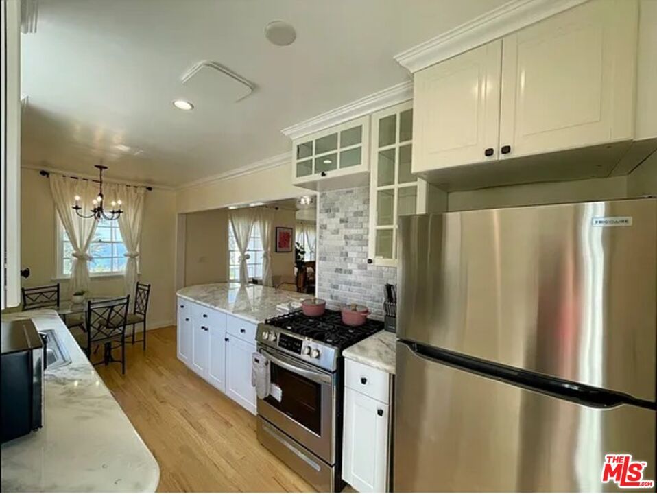 Chandelier, Dining room, Interior, Kitchen, Pendant Lights, Recessed Lighting, Stainless Steel Appliances, Wood Texture Flooring