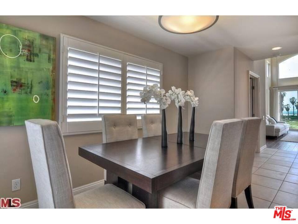Dining room, Interior, Recessed Lighting