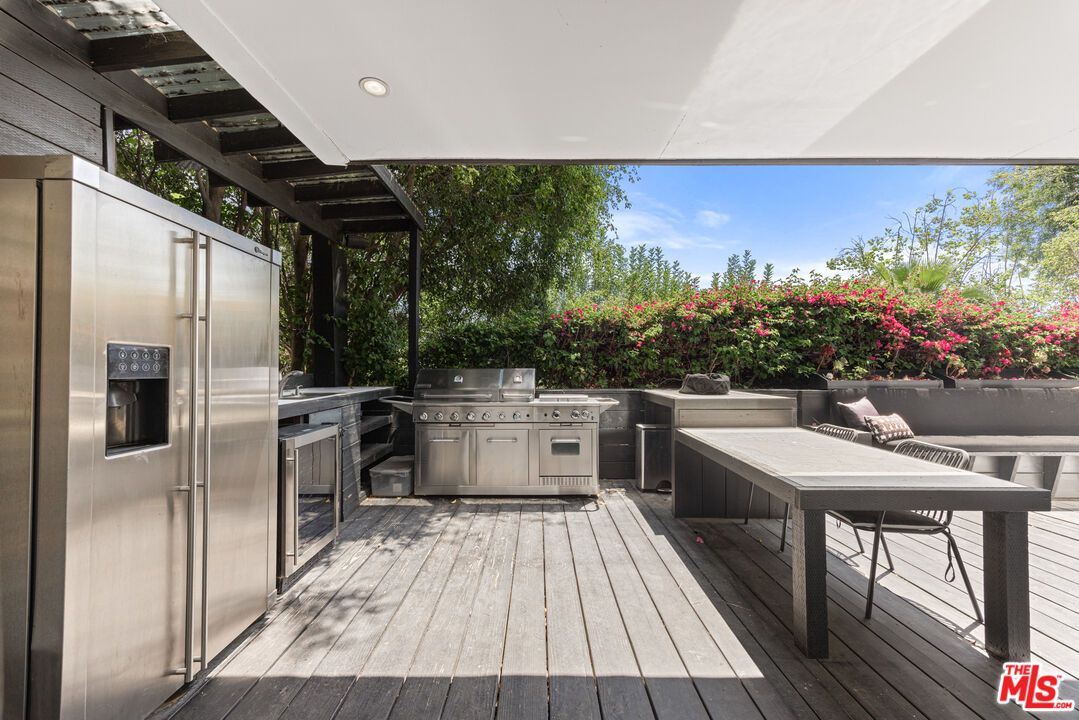 Exterior, Outdoor Kitchen