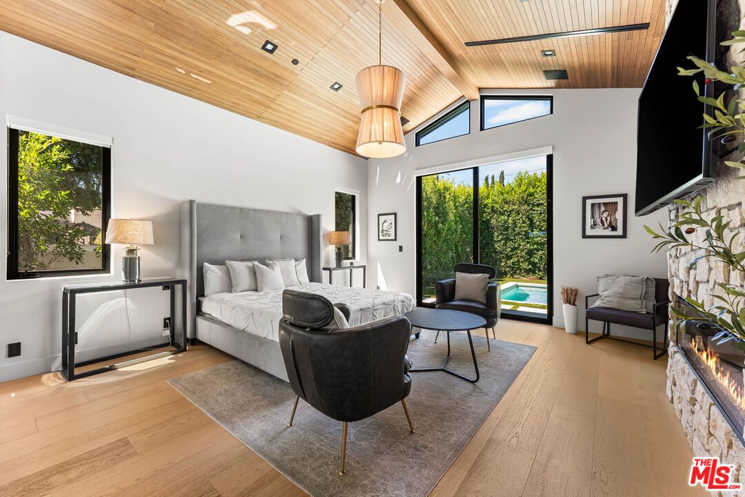 Bedroom, Fireplace, Interior, Pendant Lights, Recessed Lighting, Wooden Ceilings, Wood Texture Flooring