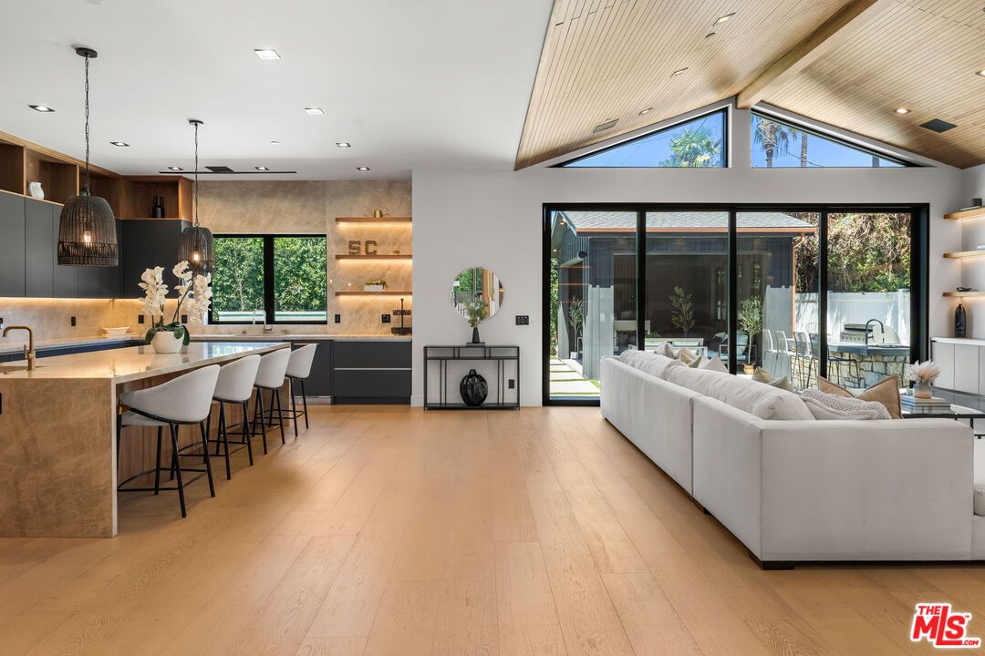 Interior, Kitchen, Living room, Pendant Lights, Recessed Lighting, Wood Texture Flooring