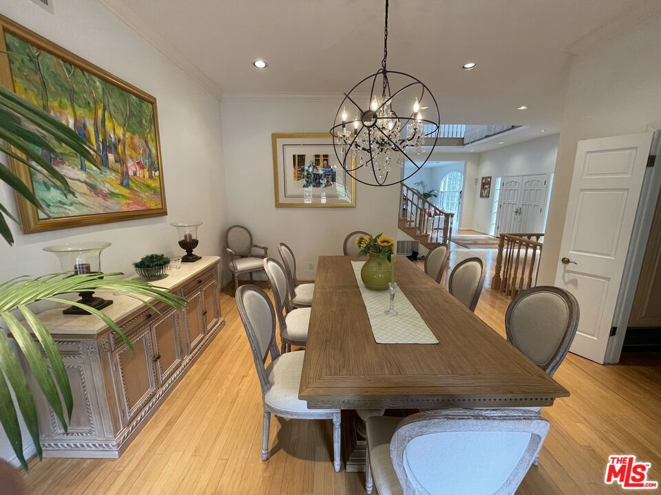 Chandelier, Dining room, Interior, Recessed Lighting, Wood Texture Flooring