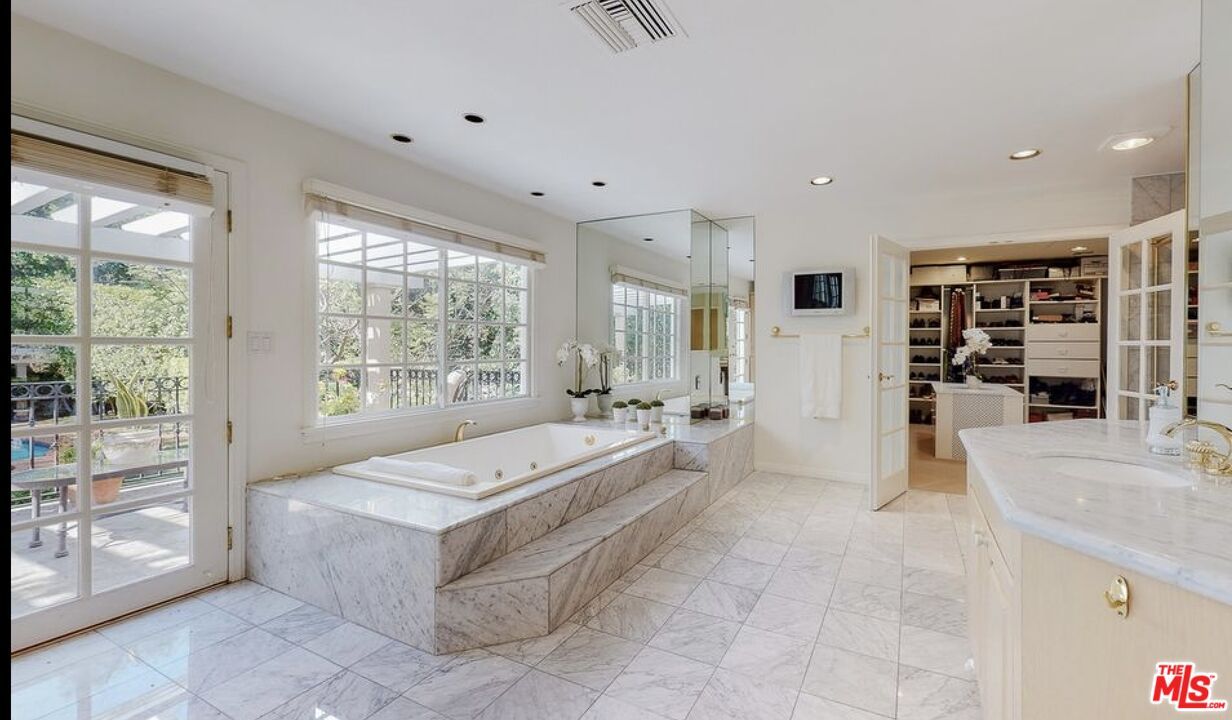 Bathroom, Dual Sink Vanities, Interior, Marble, Recessed Lighting