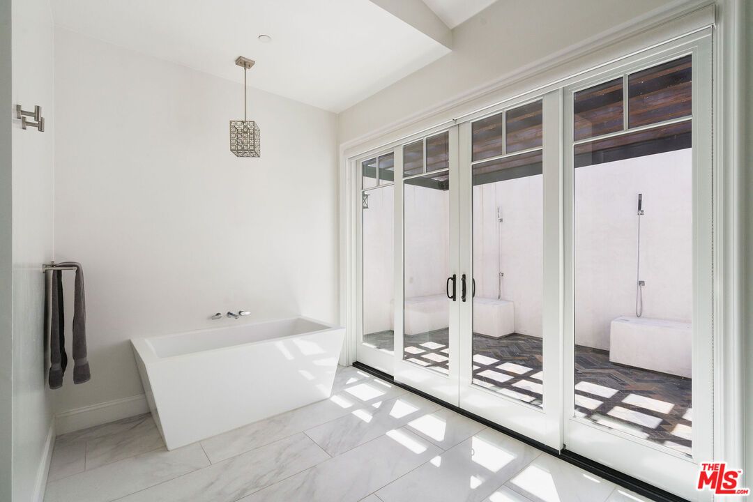 Bathroom, Interior, Marble, Pendant Lights