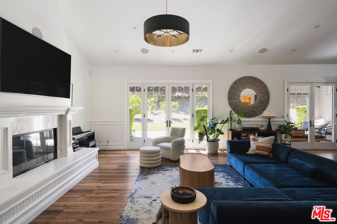 Fireplace, Interior, Living room, Pendant Lights, Recessed Lighting, Wood Texture Flooring