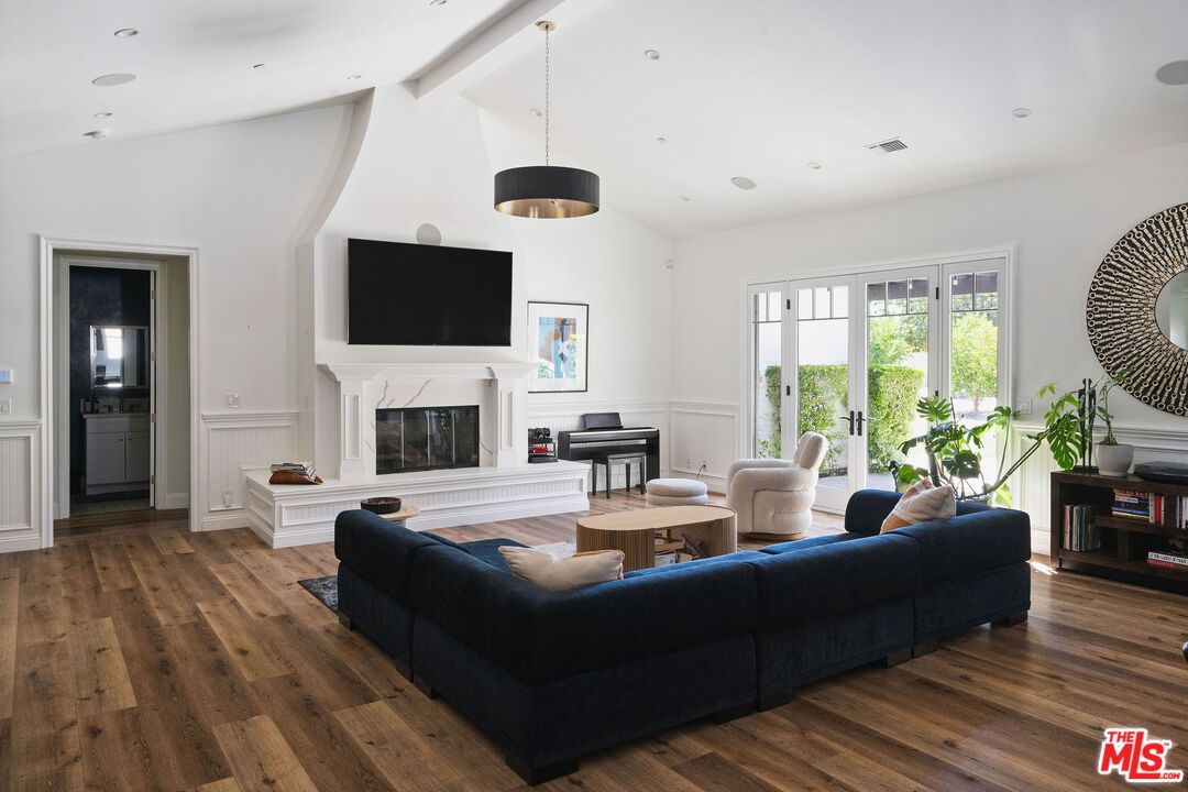Fireplace, Interior, Living room, Pendant Lights, Piano, Recessed Lighting, Wood Texture Flooring