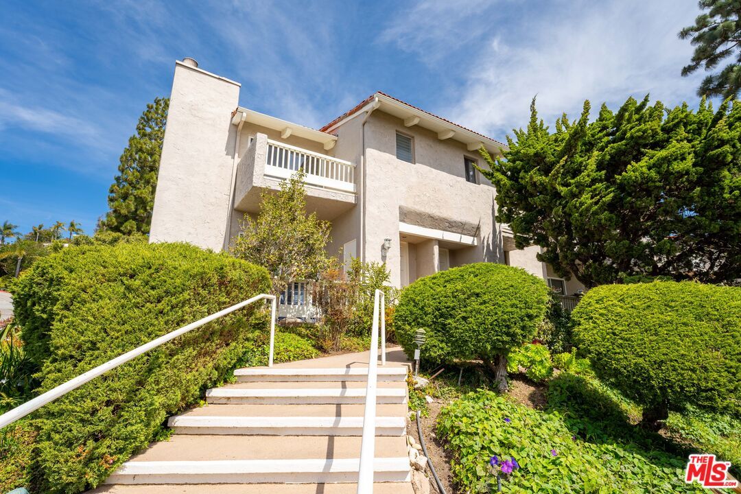 Exterior, Facade, Mediterranean