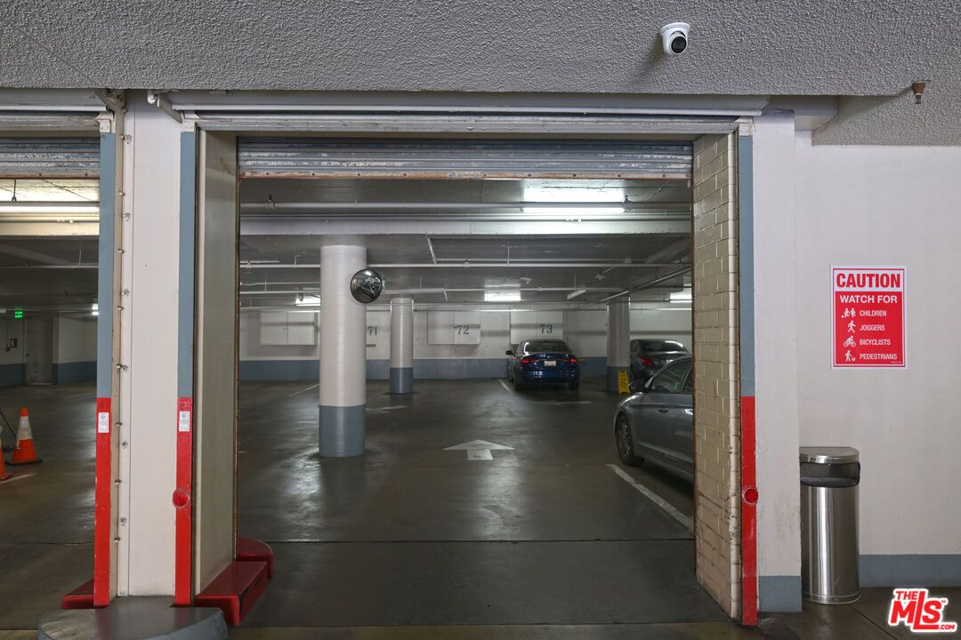 Garage, Interior