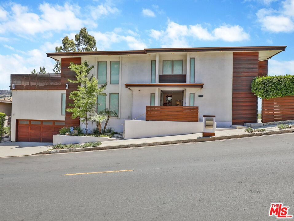Attached, Exterior, Facade, Modern