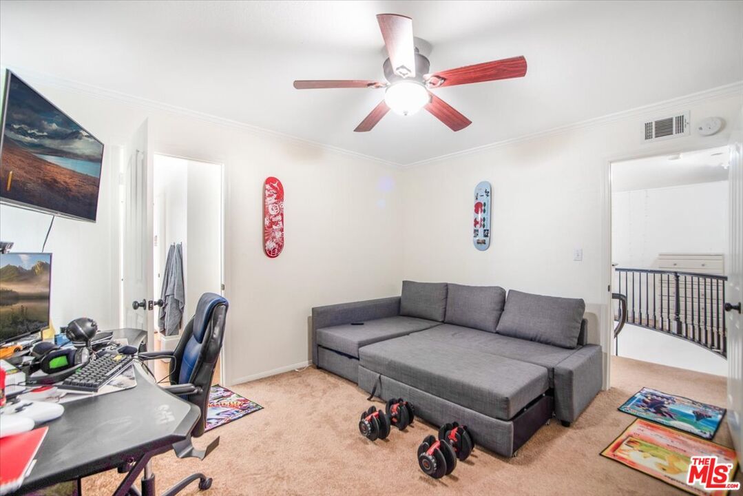 Home Office, Interior