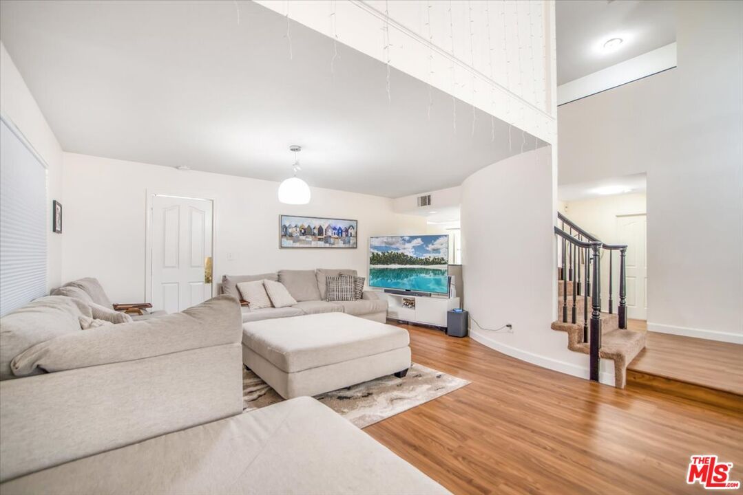 Interior, Living room, Pendant Lights, Wood Texture Flooring
