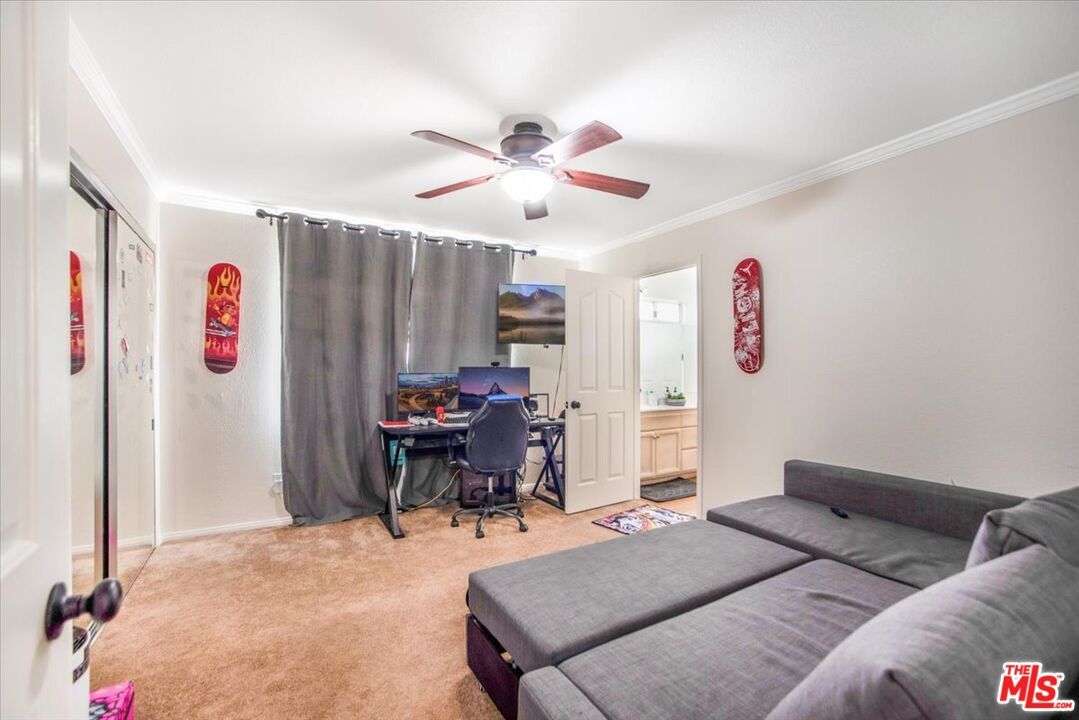 Home Office, Interior