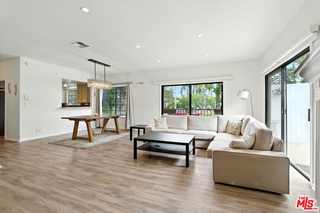 Chandelier, Dining room, Interior, Living room, Pendant Lights, Recessed Lighting, Wood Texture Flooring