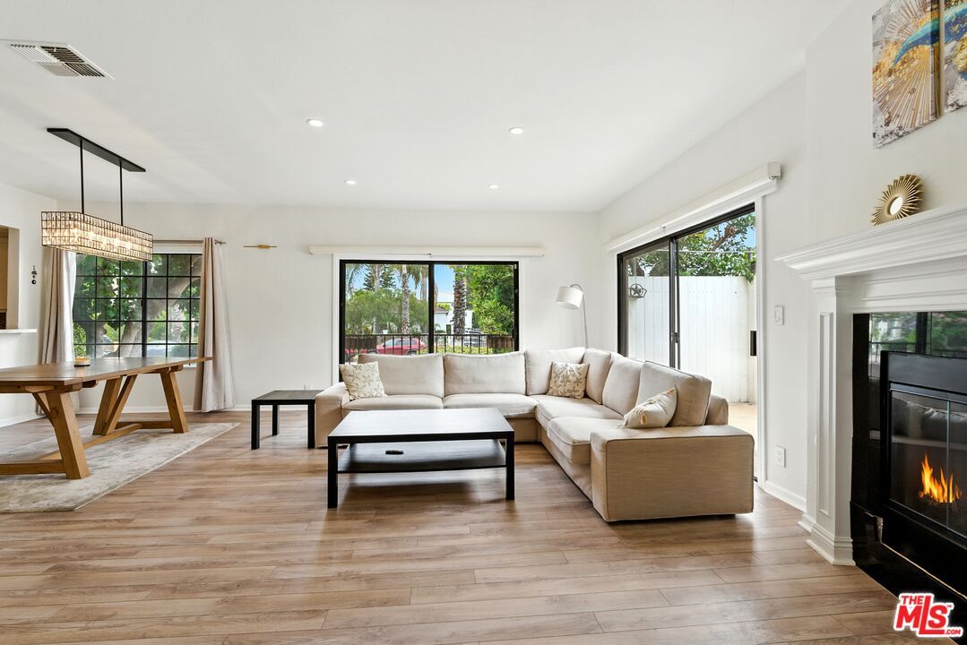 Fireplace, Interior, Living room, Pendant Lights, Recessed Lighting, Wood Texture Flooring