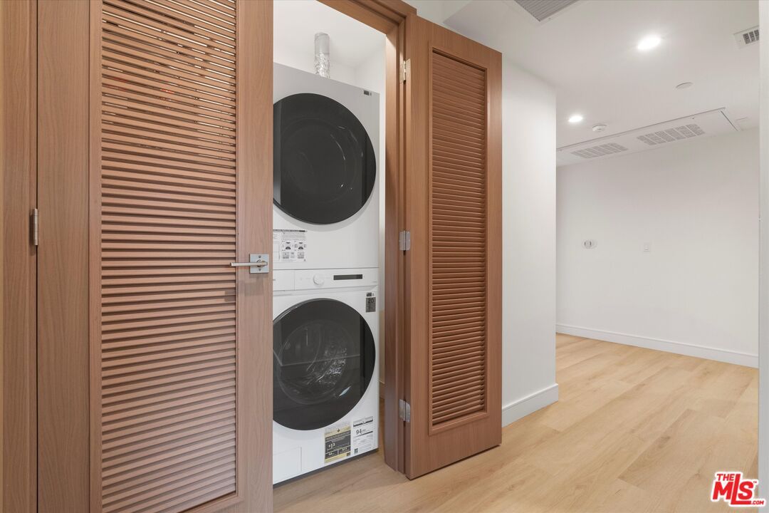 Interior, Recessed Lighting, Utility Closets, Washer, Wood Texture Flooring