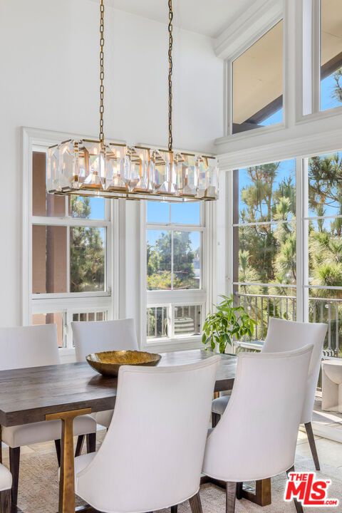 Chandelier, Dining room, Interior, Pendant Lights