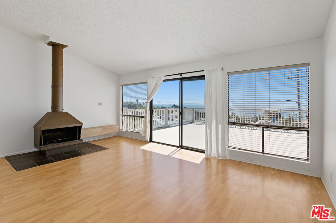 Empty room, Fireplace, Interior, Water, Wood Texture Flooring