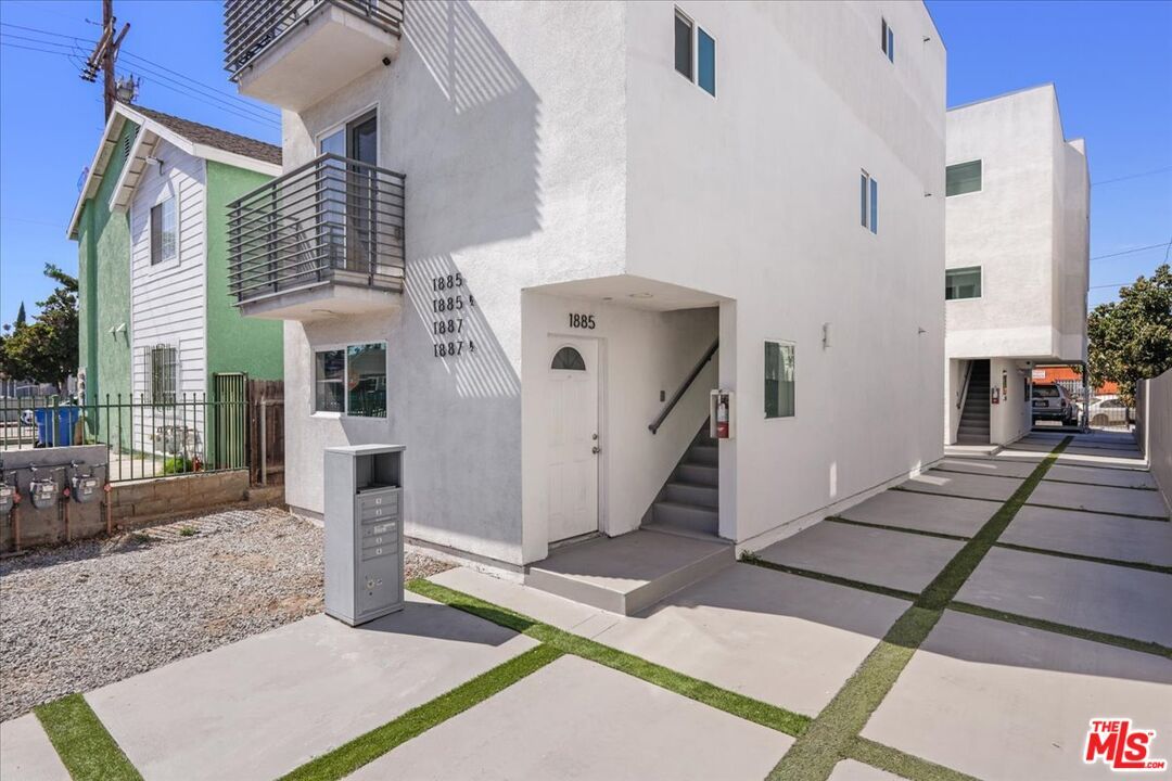 Exterior, Facade, None