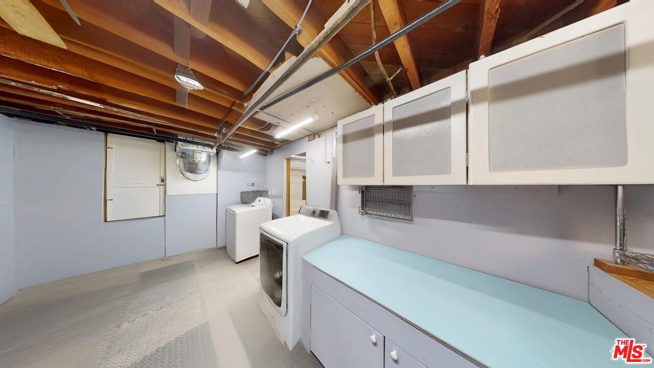 Interior, Washer, Wooden Beams, Wooden Ceilings
