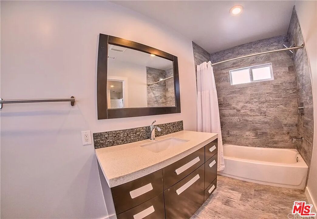 Bathroom, Interior, Recessed Lighting, Wood Texture Flooring