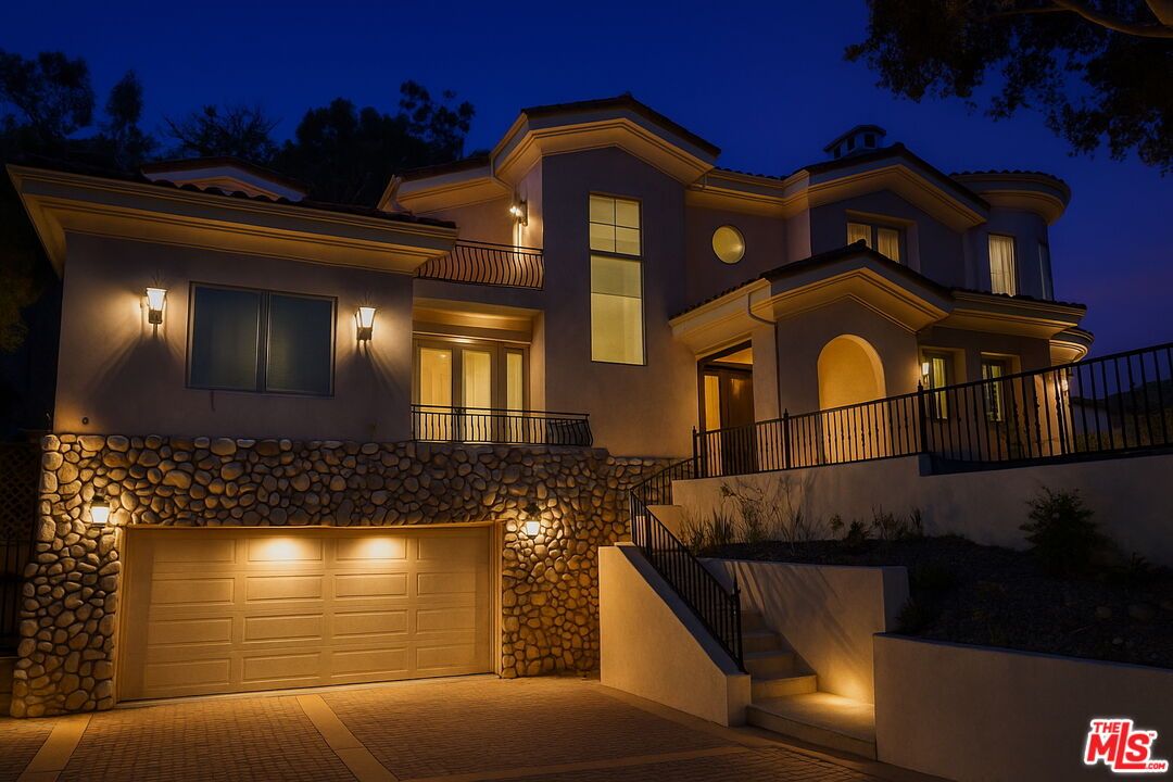 Attached, Exterior, Facade, Mediterranean