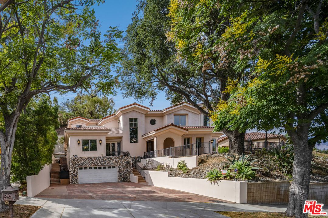 Attached, Exterior, Facade, Mediterranean