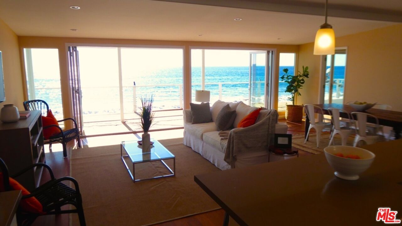 Dining room, Interior, Living room, Pendant Lights, Recessed Lighting, Water, Wood Texture Flooring