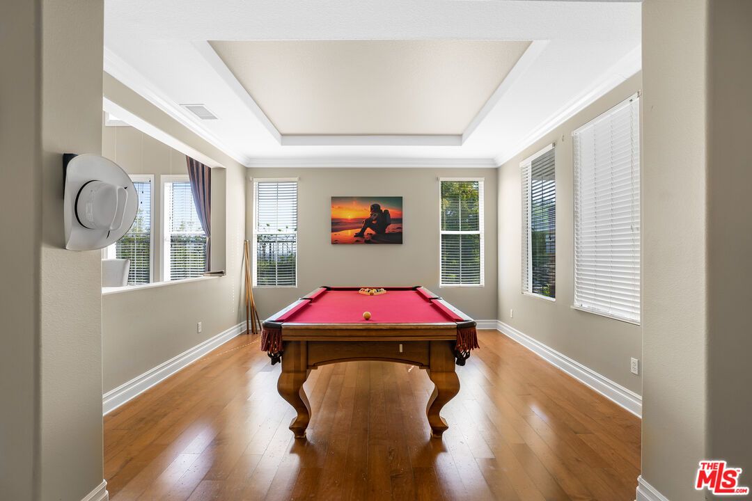 Billiard Table, Game Room, Interior, Wood Texture Flooring