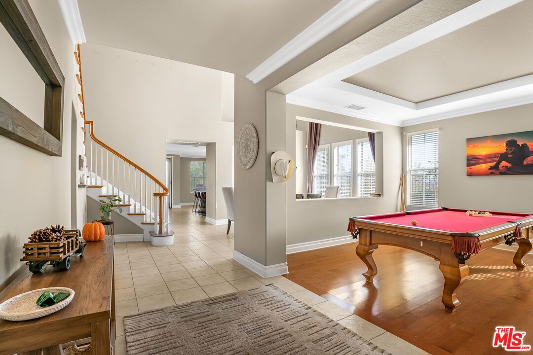 Billiard Table, Game Room, Interior, Wood Texture Flooring