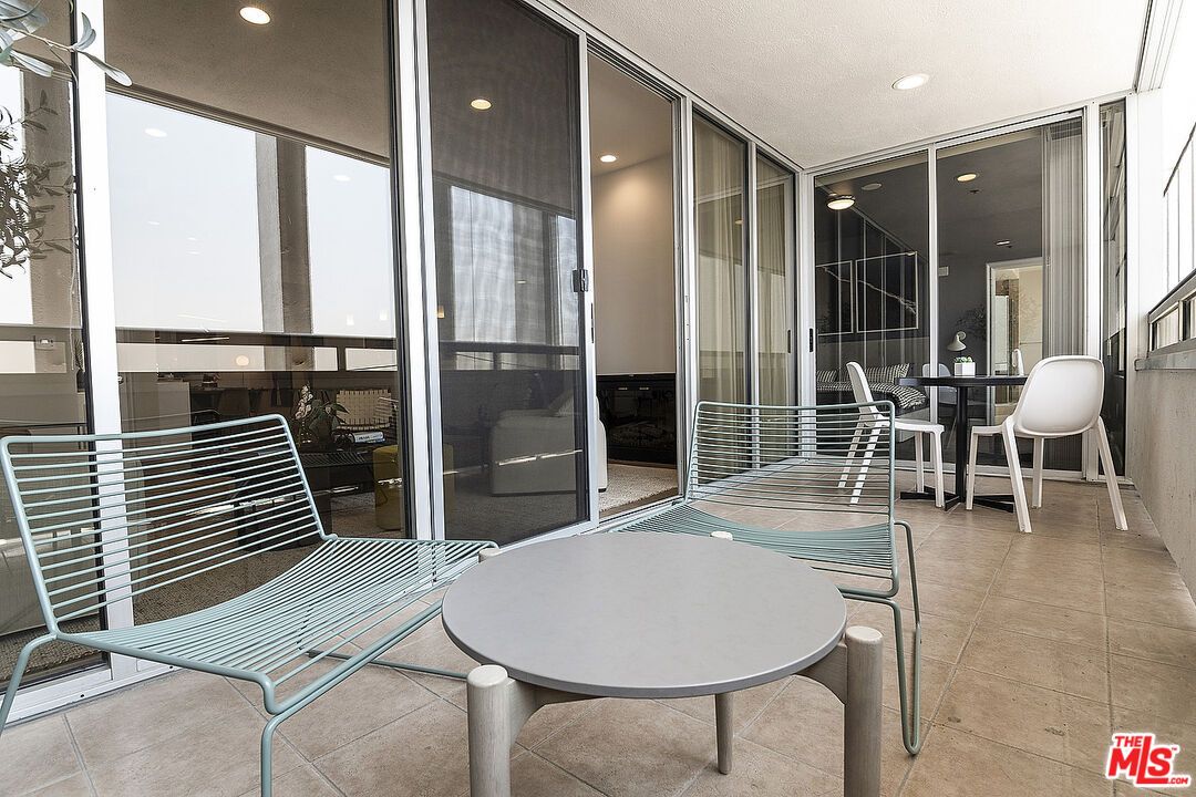 Dining room, Interior, Recessed Lighting