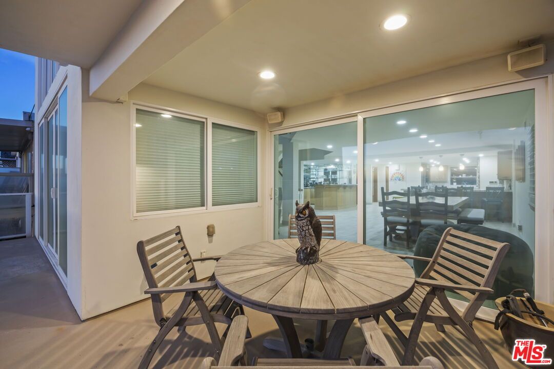 Dining room, Interior, Recessed Lighting