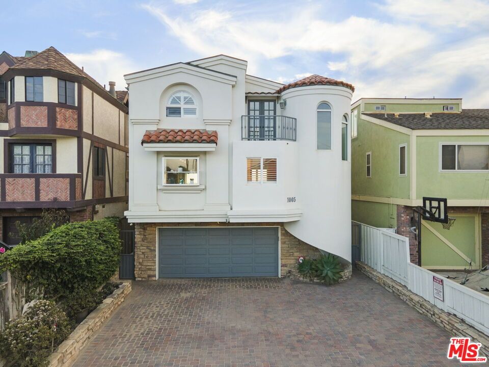 Attached, Exterior, Facade, Spanish Mediterranean