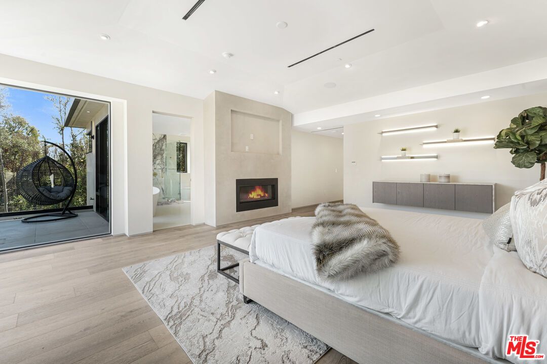 Bedroom, Fireplace, Interior, Recessed Lighting, Wood Texture Flooring