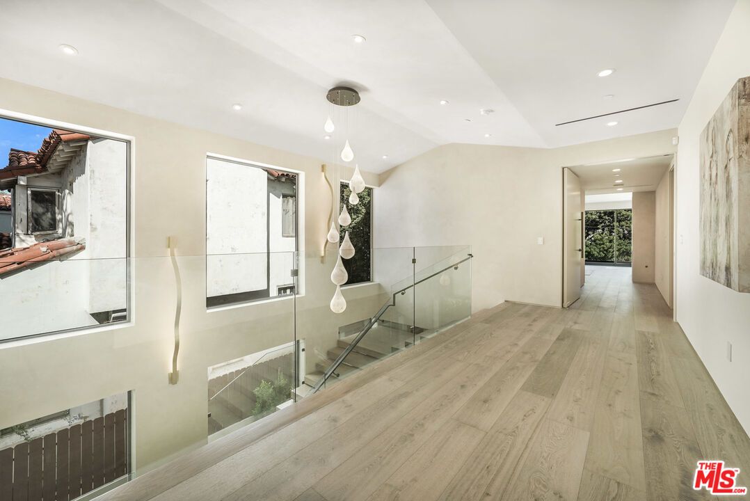 Interior, Pendant Lights, Recessed Lighting, Wood Texture Flooring