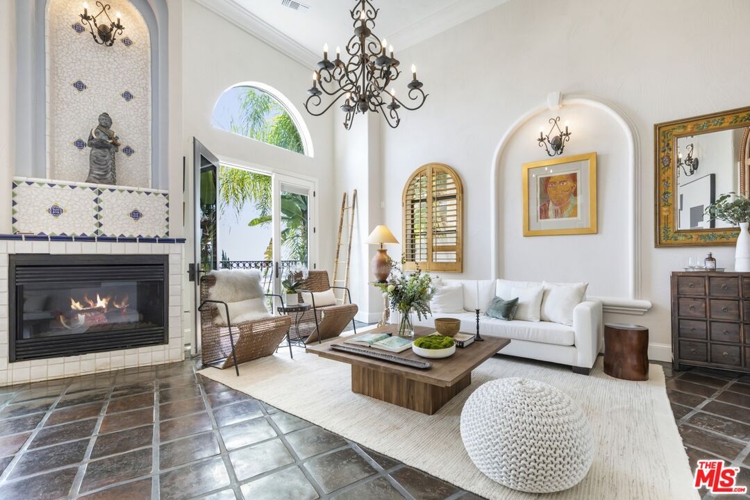 Chandelier, Fireplace, Interior, Living room