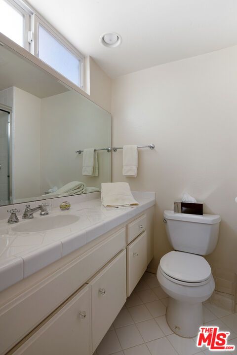 Bathroom, Interior, Recessed Lighting, Tile Countertops