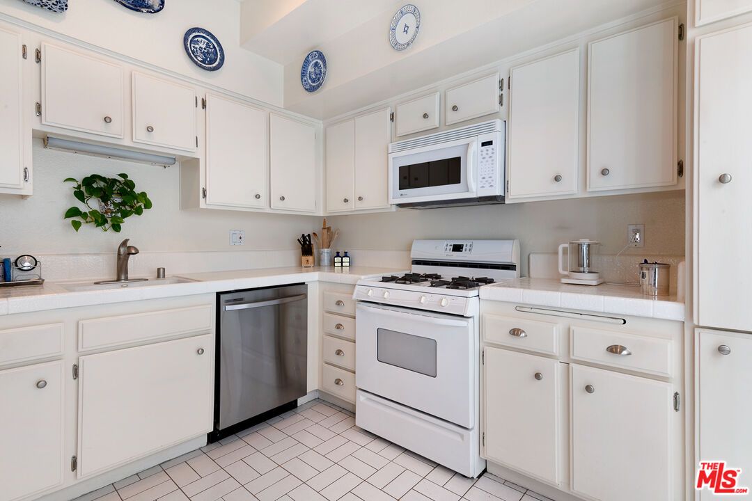 Interior, Kitchen, Tile Countertops