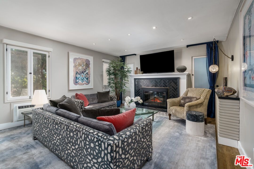 Fireplace, Interior, Living room, Recessed Lighting