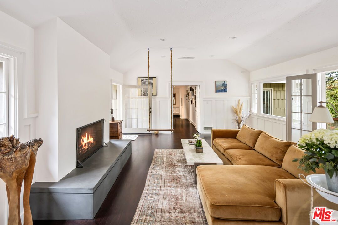Fireplace, Interior, Living room, Pendant Lights, Recessed Lighting, Wood Texture Flooring