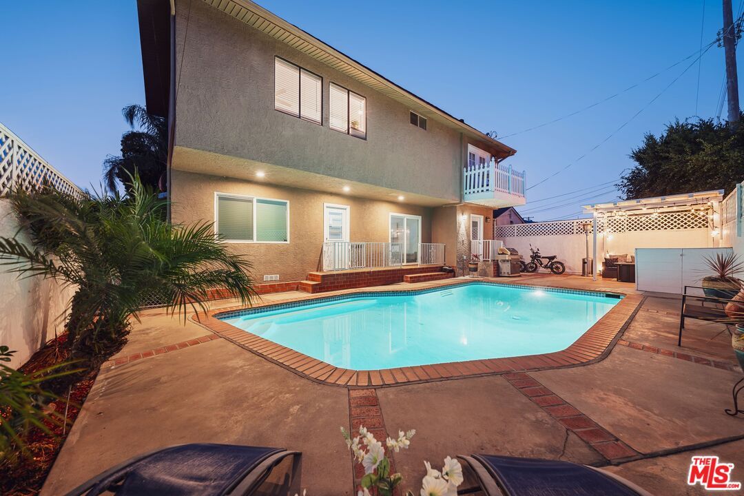 Exterior, Pool