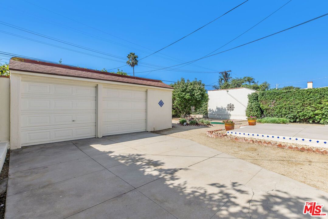 Detached Garage, Exterior