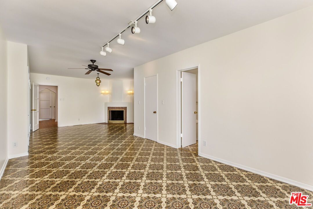 Empty room, Fireplace, Interior