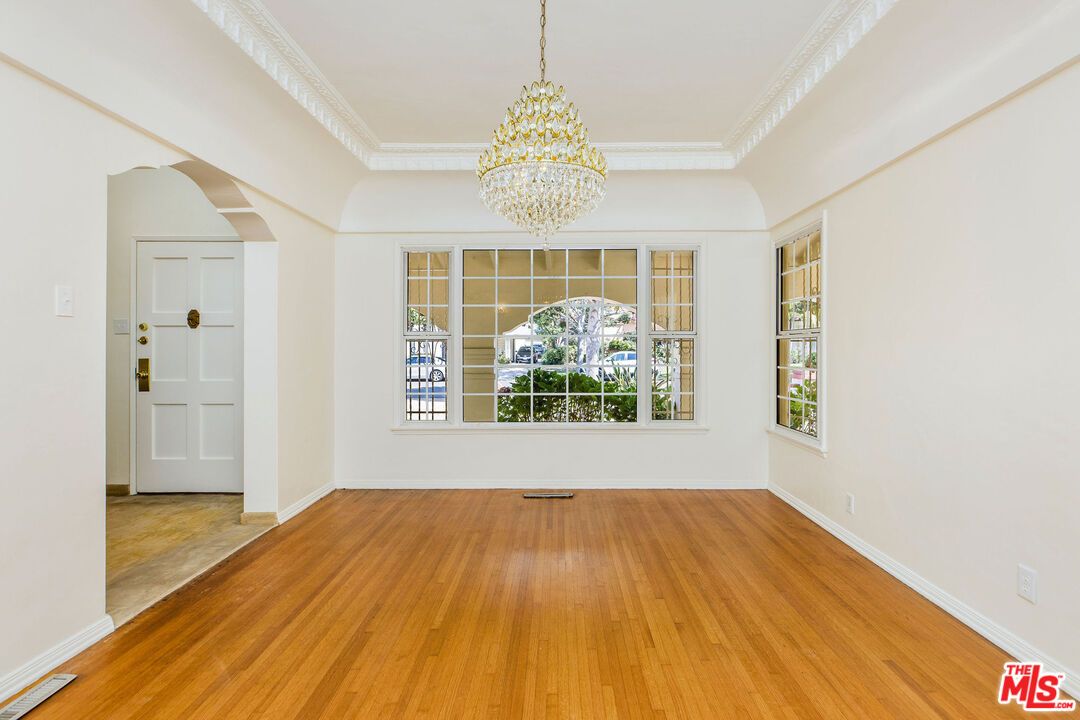 Chandelier, Empty room, Interior, Wood Texture Flooring