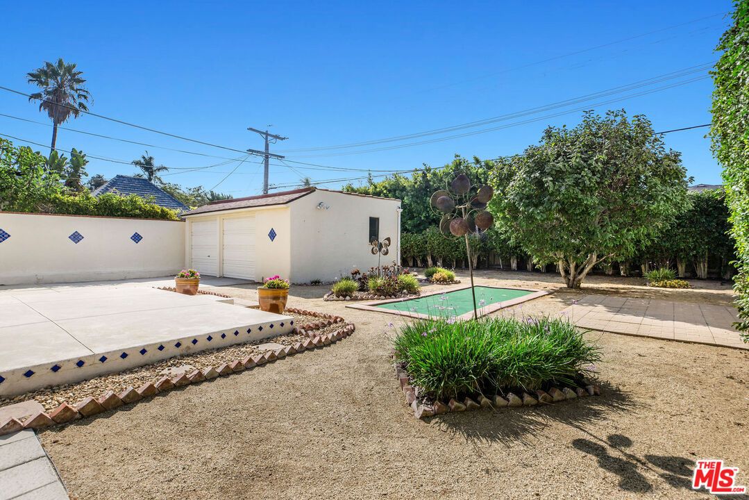 Backyard, Detached Garage, Exterior