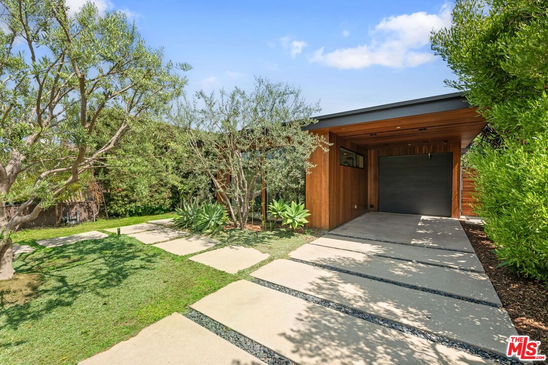Backyard, Detached Garage, Exterior