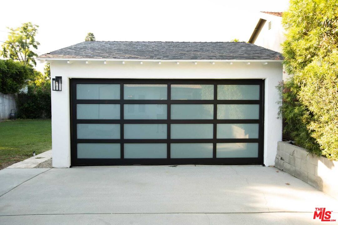 Detached Garage, Exterior