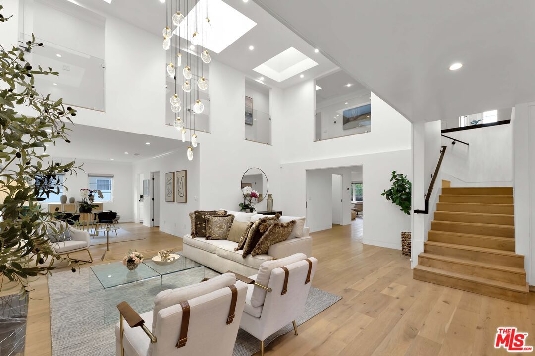 Dining room, Interior, Living room, Pendant Lights, Recessed Lighting, Wood Texture Flooring